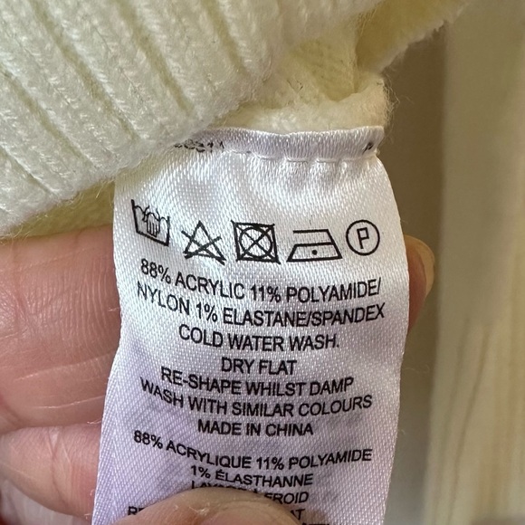 French Connection Sweater 🍂 - Picture 4 of 4